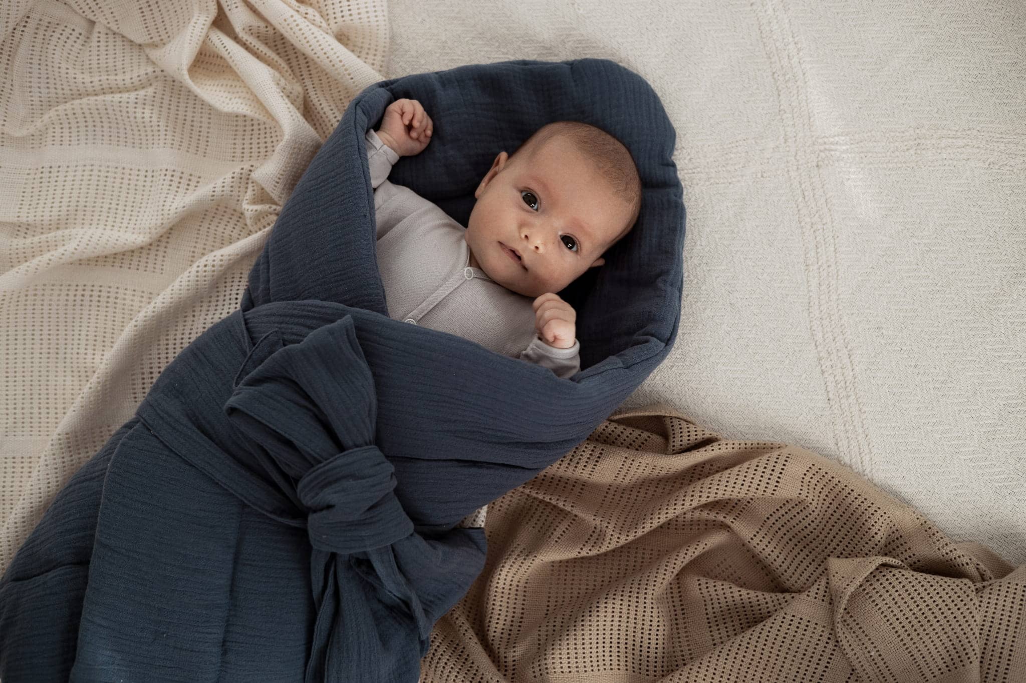 Mama i tata przy niemowlęciu, jak dzielić role mądrze, blisko i w zgodzie z nauką